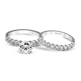 Round-cut Engagement Ring & Matching Wedding Band in 18k Gold with Diamonds