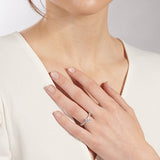 Round-Cut Engagement Ring In 18k Gold With Diamonds