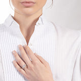 Round-cut Engagement Ring & Matching Wedding Band in 18k Gold with Diamonds