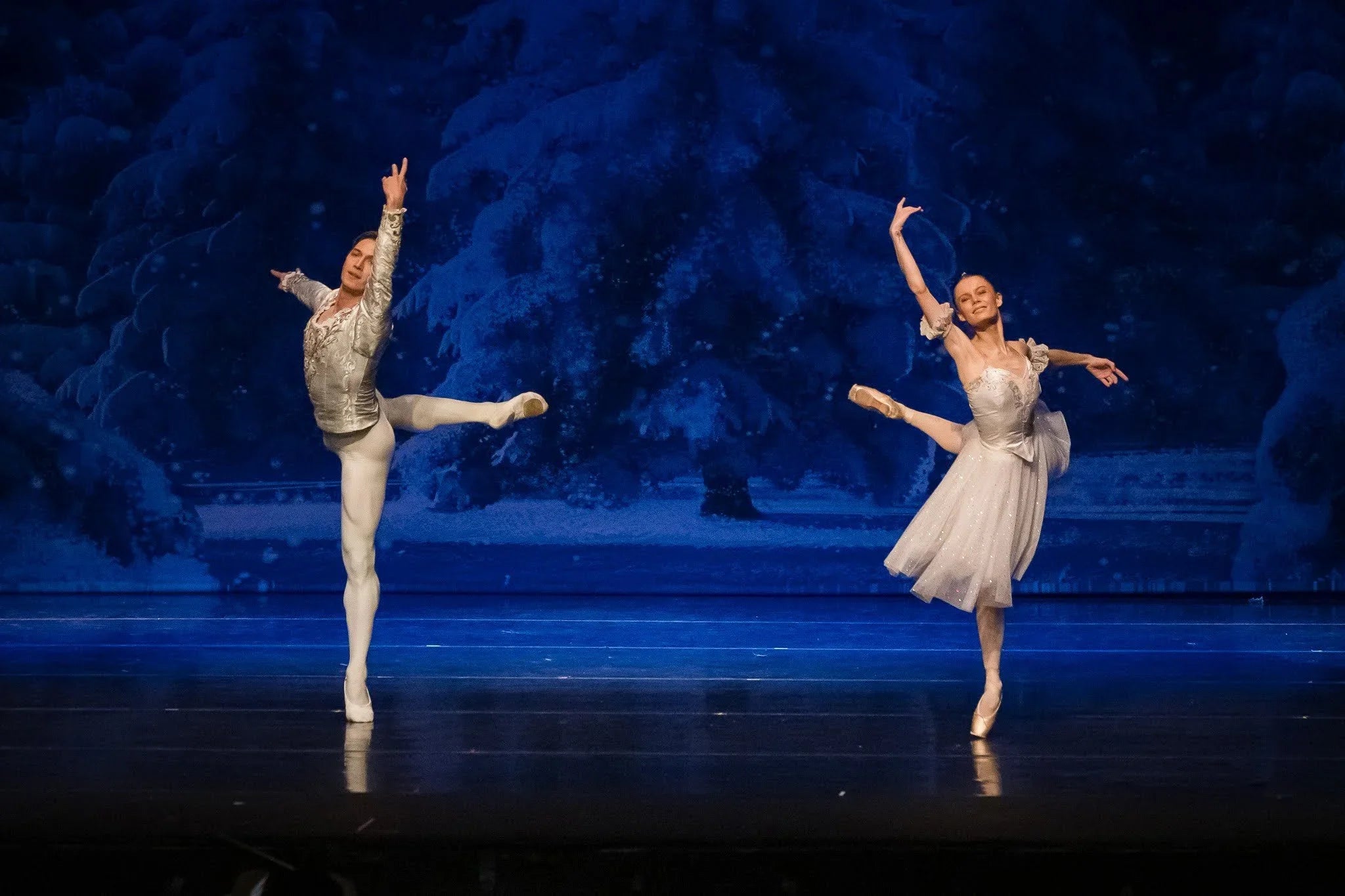 Two Ventura County Ballet dancers performing a duet on the snow set of The Nutcracker
