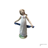 Lladró "Gentle Breeze" Figurine