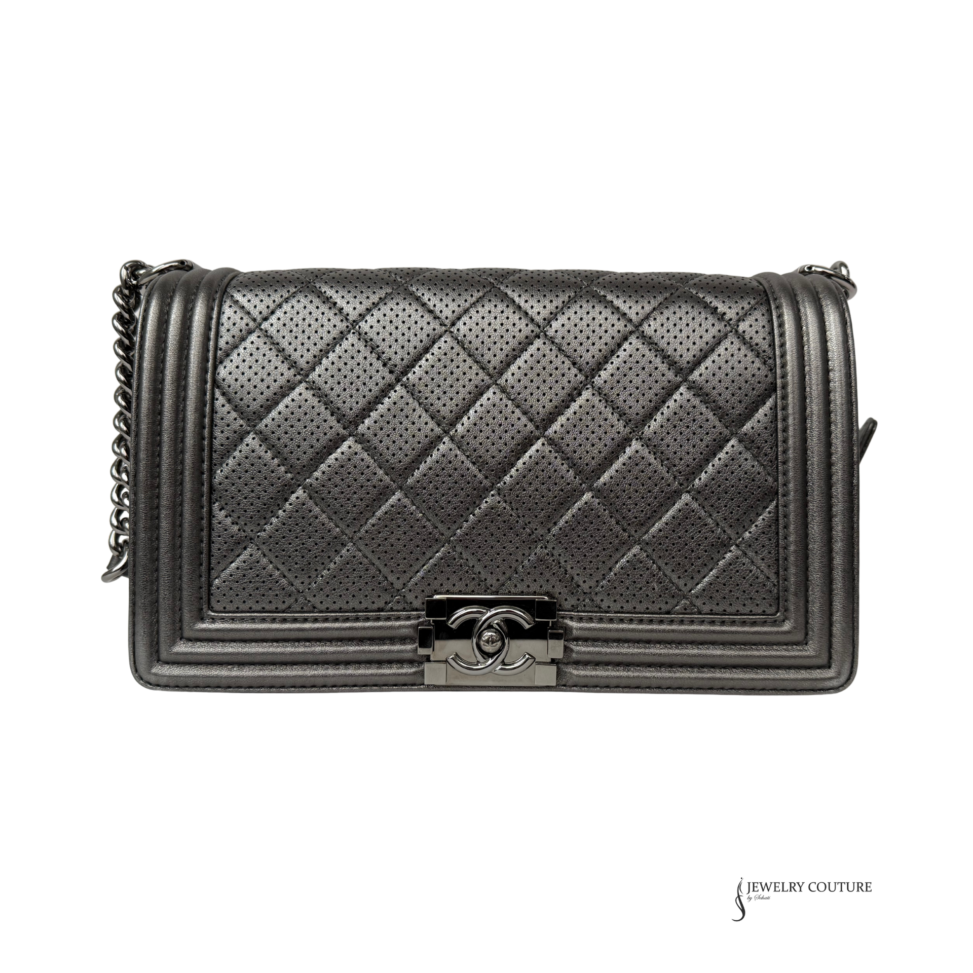 CHANEL シルバーグレイ レザージャケット Chanel Gray Medium Quilted Perforated Metallic Lambskin Boy Flap