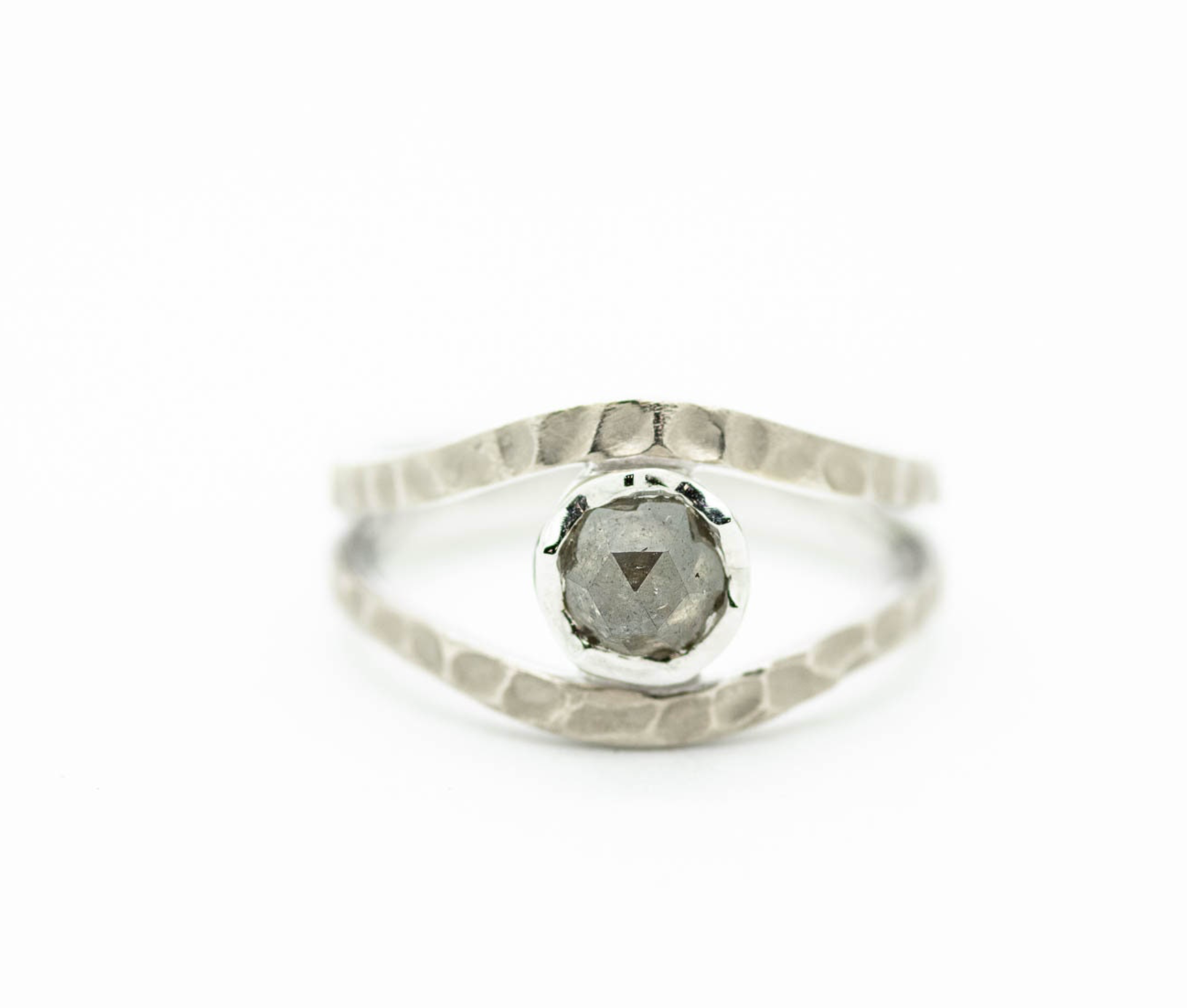 Decoage 14KT White Gold Raw Diamond Hammered Shank Ring