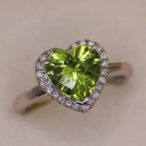 Viridiflora - 14KT Yellow Gold Peridot Heart Ring