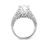 Round-Cut Engagement Ring In 18k Gold With Diamonds
