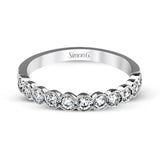 Round-cut Engagement Ring & Matching Wedding Band in 18k Gold with Diamonds